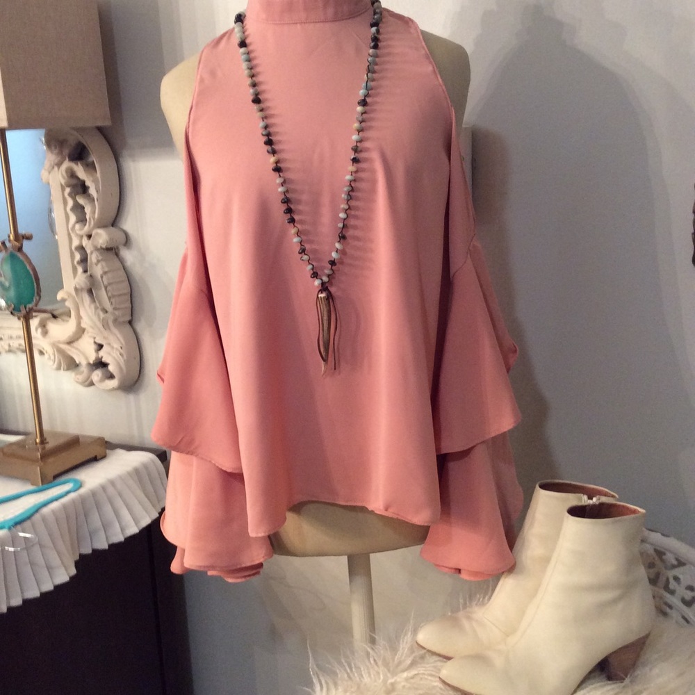 Brand new cold shoulder - Picture 2 of 6
